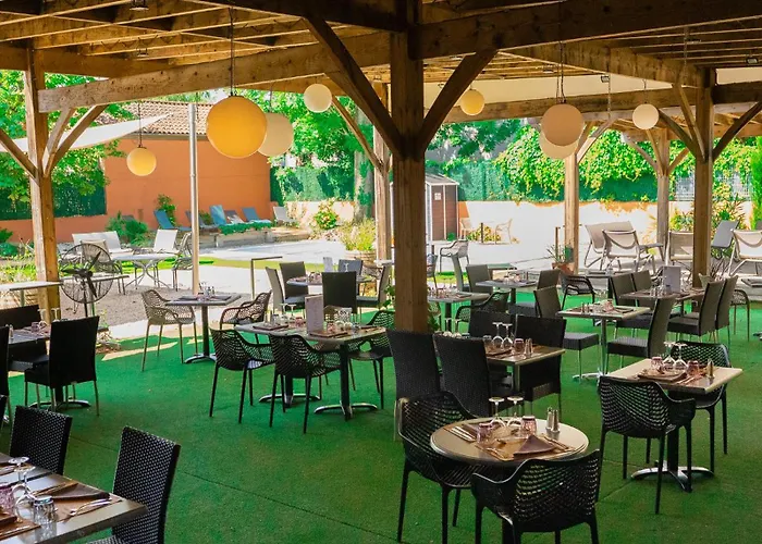 Logis Hotel Restaurant Saint Romain Hotell