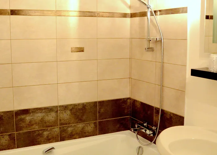 Logis Hotel Restaurant Saint Romain Hotell 3*