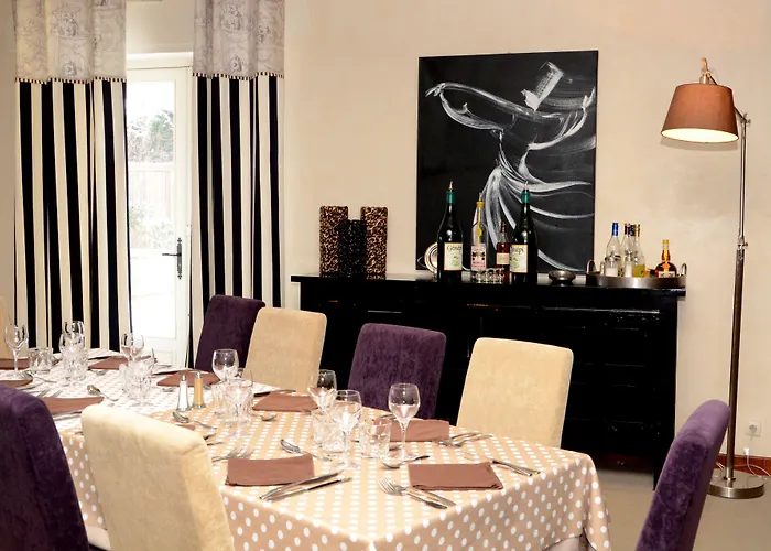 Hotell Logis Hotel Restaurant Saint Romain