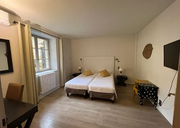 Logis Hotel Restaurant Saint Romain Hotell