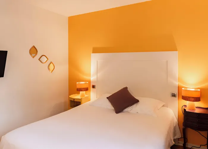 Logis Hotel Restaurant Saint Romain Hotell 3*