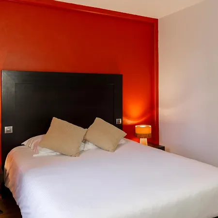 Hotel Logis Restaurant Saint - Piscine Saisonnière