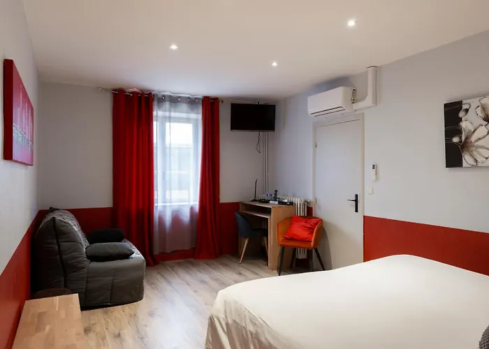 Logis Hotel Restaurant Saint Romain Hotel 3*